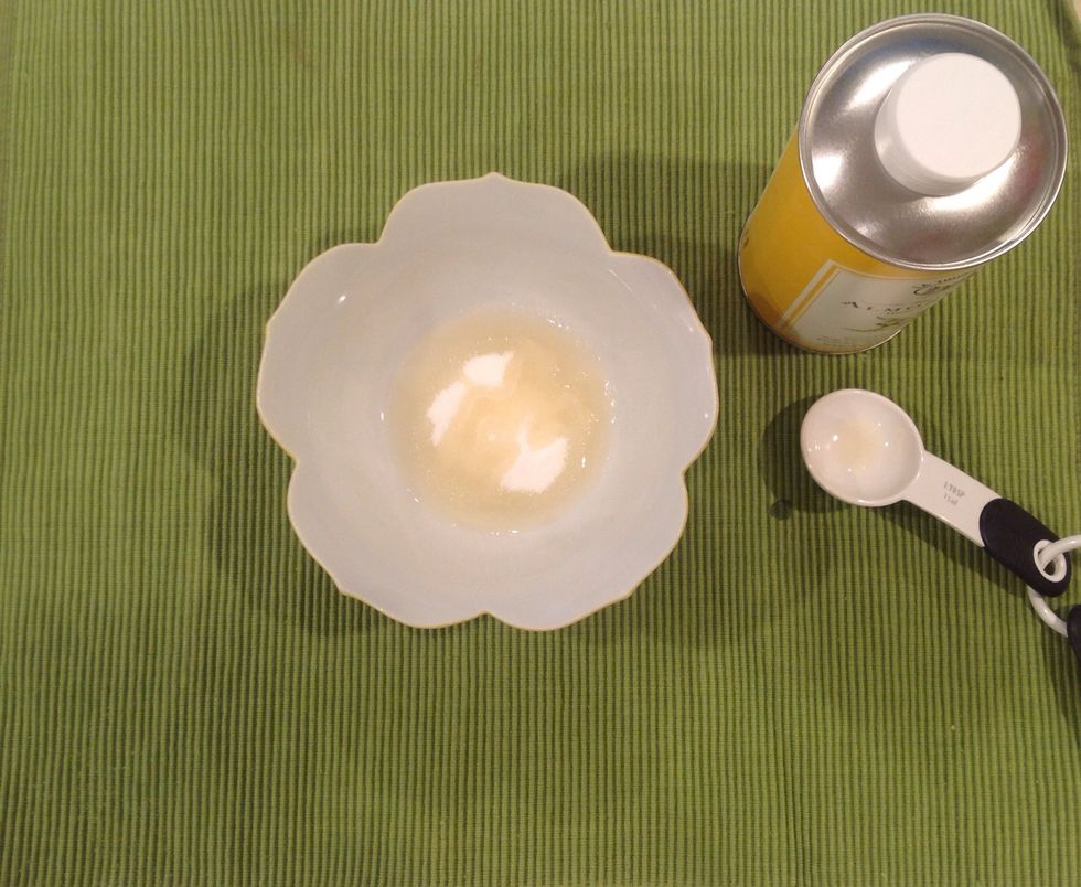 Measure 1 tablespoon castor oil into same bowl.