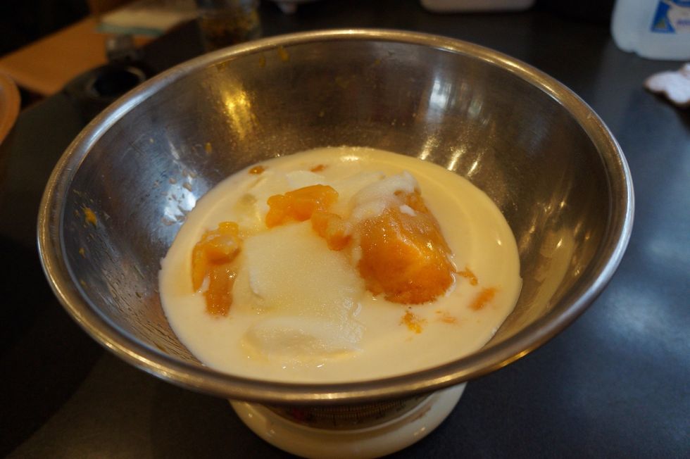 measure 200g of mango, 200ml of plane yogurt, 200ml of milk, about half a cup of ice and a tablespoon of white sugar into a mixing bole