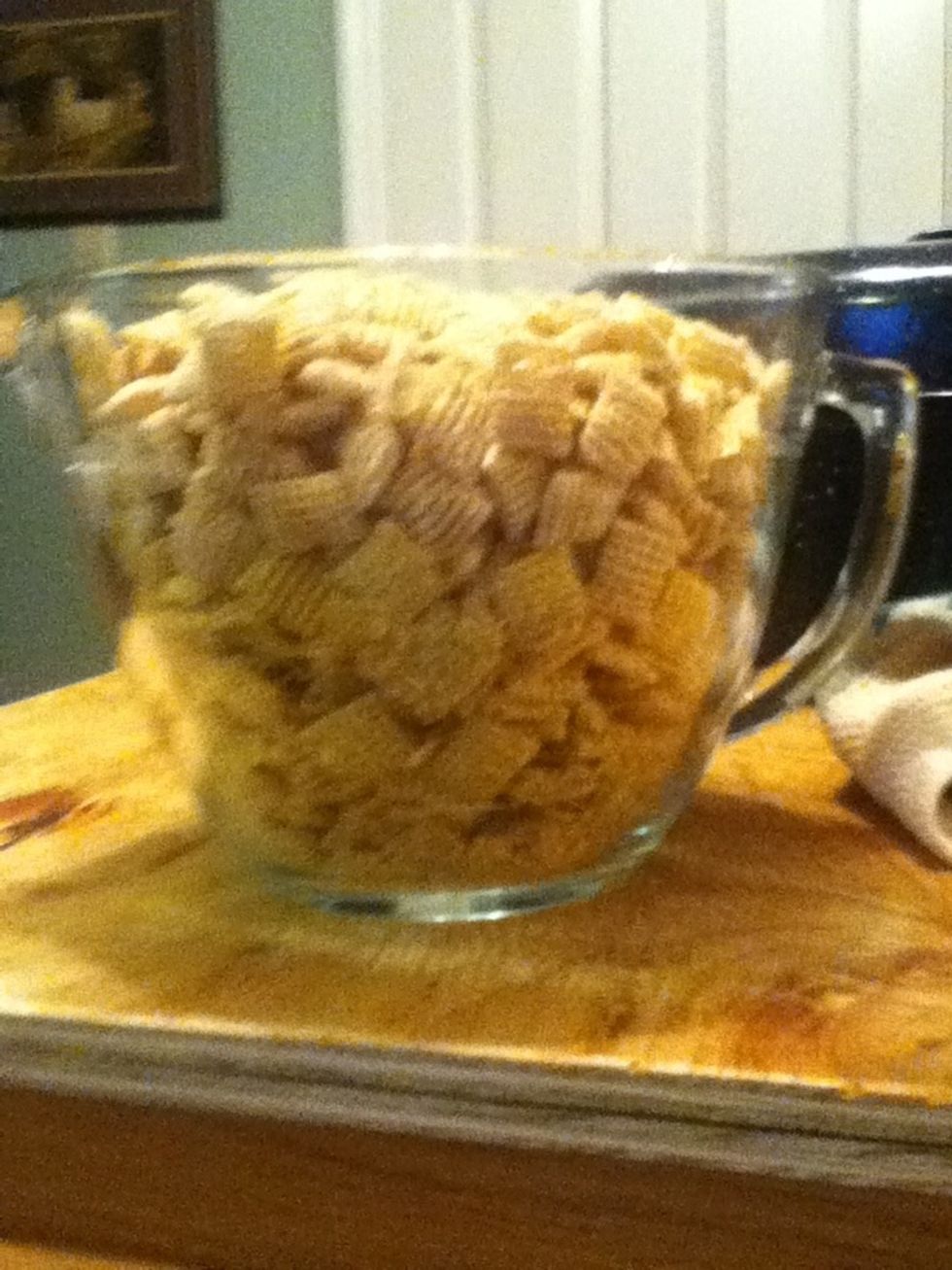 Measure 9C of Crispx (I used the Shurfine kind because its cheaper) and dump it into a large bowl.