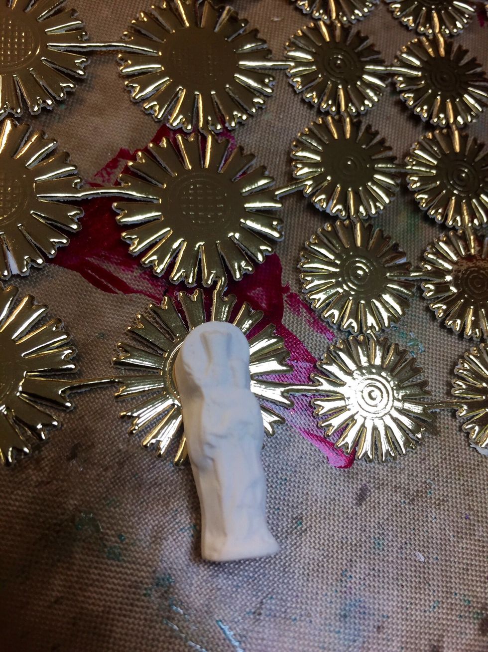 Measure and cut  a halo to add to your Madonna