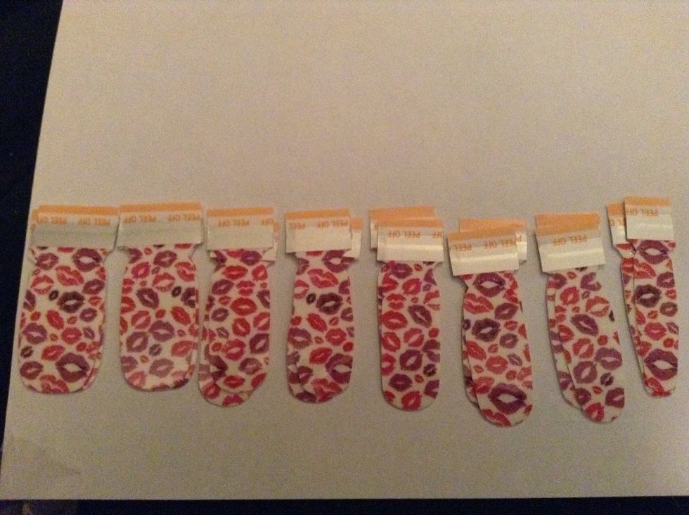 Measure and organize your nail strips