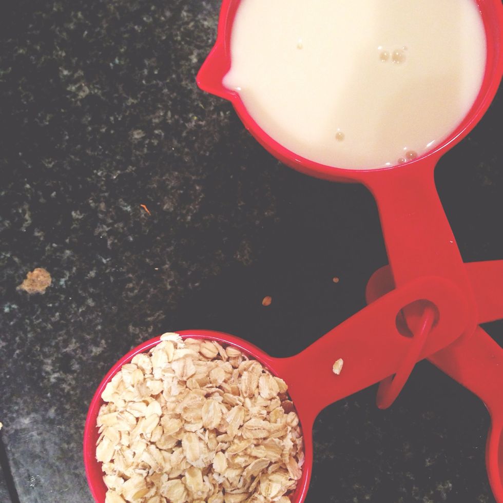 Measure ingredients(oats and oat milk)