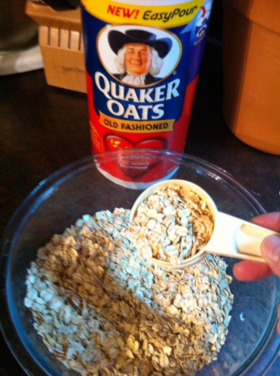 Measure out 4 cups of dry oats. Use any kind of oats. The difference is only texture and cooking time.  As long as they are dry.