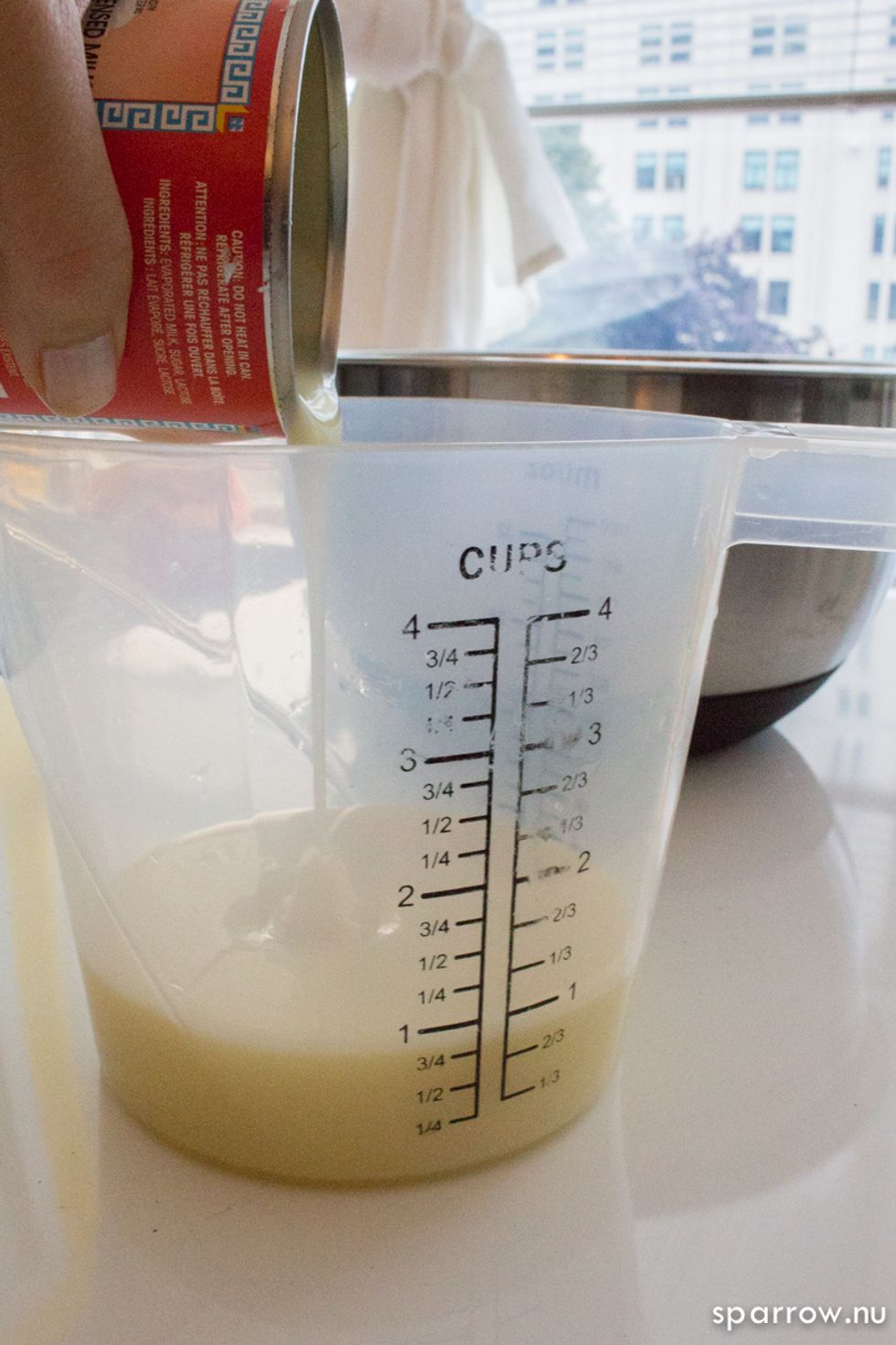 Measure out 400 mL of condensed milk.
