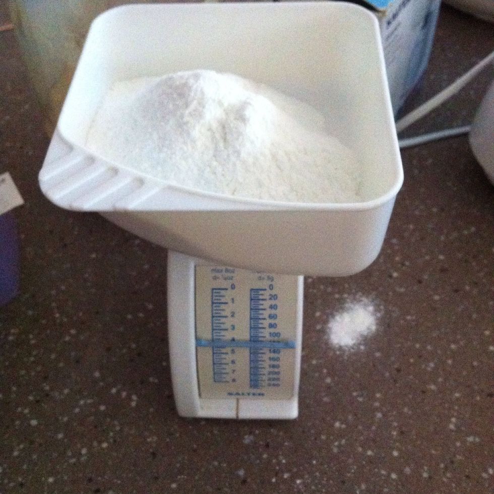 Measure out glutinous rice flour