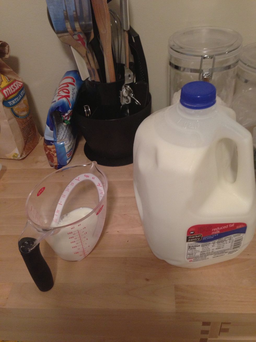 Measure out the milk. If you want thicker queso, use 1/3 c instead of 1/2 c.