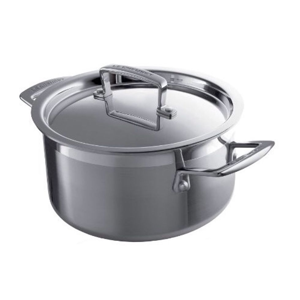 Medium pot I can put a couple different foods in one pot I use this for putting about two foods at once in one pot