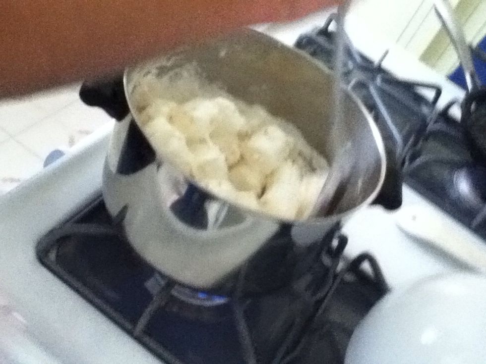 Melt butter in the pot at medium high heat. Pour whole bag of big marshmallows in and stir until it is fully melted. Add 1/4 t salt and start to stir again. Turn off heat and put aside.