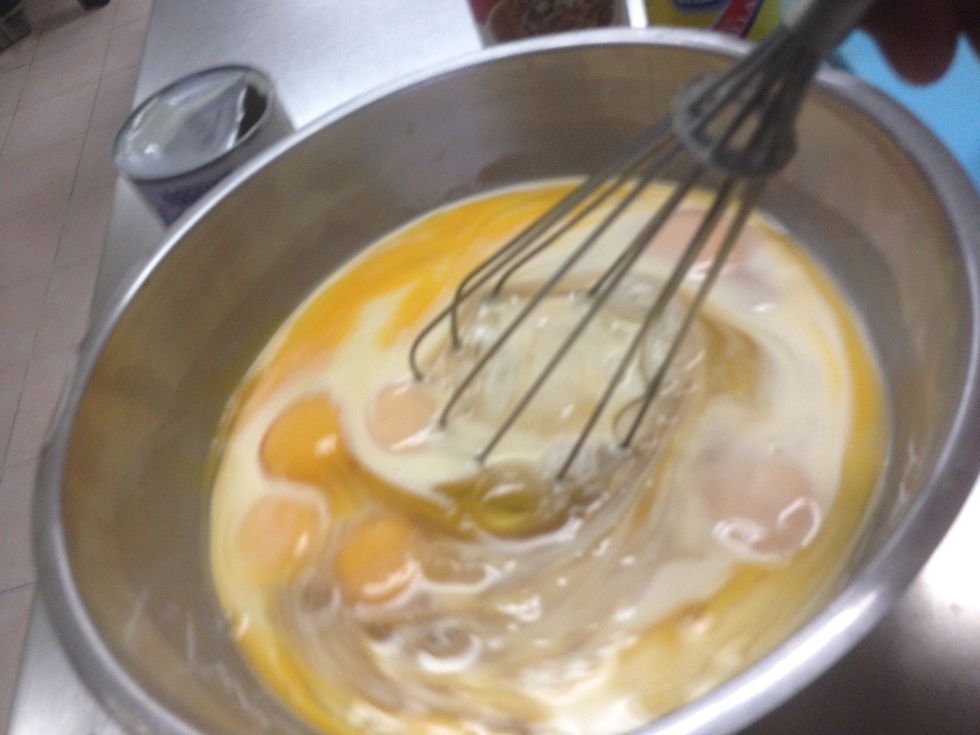 Mezclar con batidor globo// mix with whisk