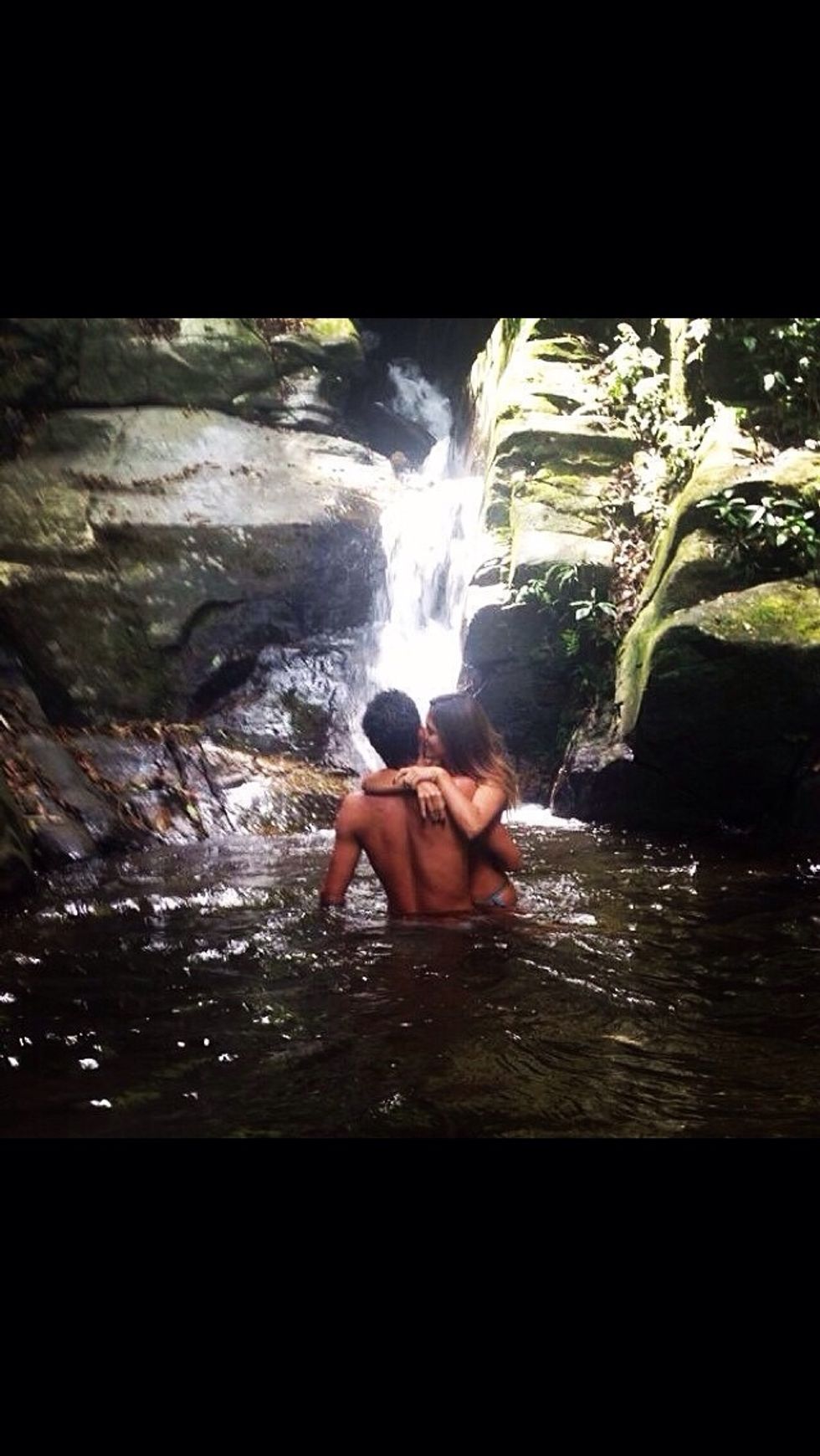 Mi media naranja y yo siempre debemos divertirse juntos. Si estamos en una cita rom\u00e1ntica, una vacaci\u00f3n bonita o pasar tiempo en casa, lo m\u00e1s importante es que disfrutamos los dem\u00e1s compa\u00f1\u00eda.