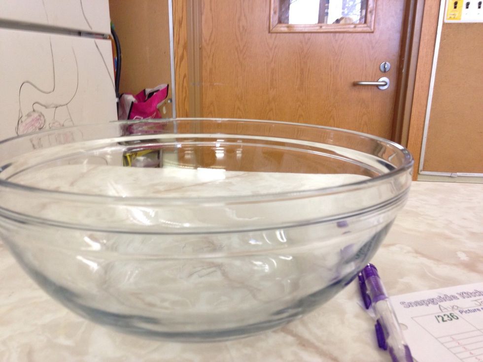 Microwave safe Glass mixing bowl is used for mixing things and being safe to put in the microwave. I can use this to mixing things and being safe to put in the microwave.