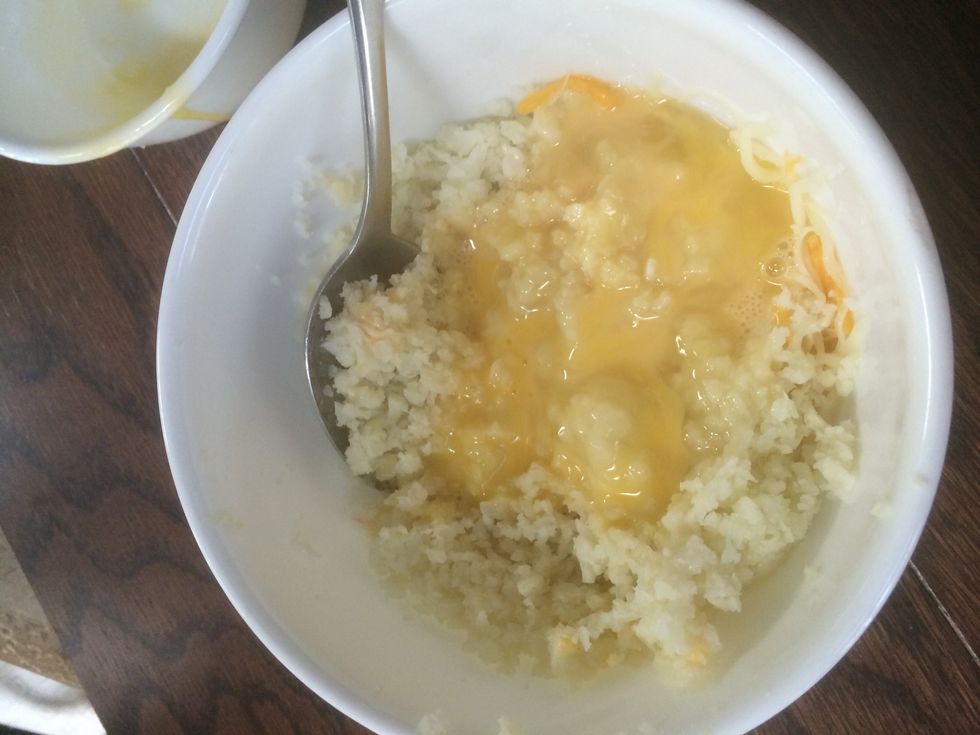 Microwave your cauliflower for 6-7 minutes or until soften. Remove and let cool. Mix in egg, first cup mozzarella, salt and pepper.