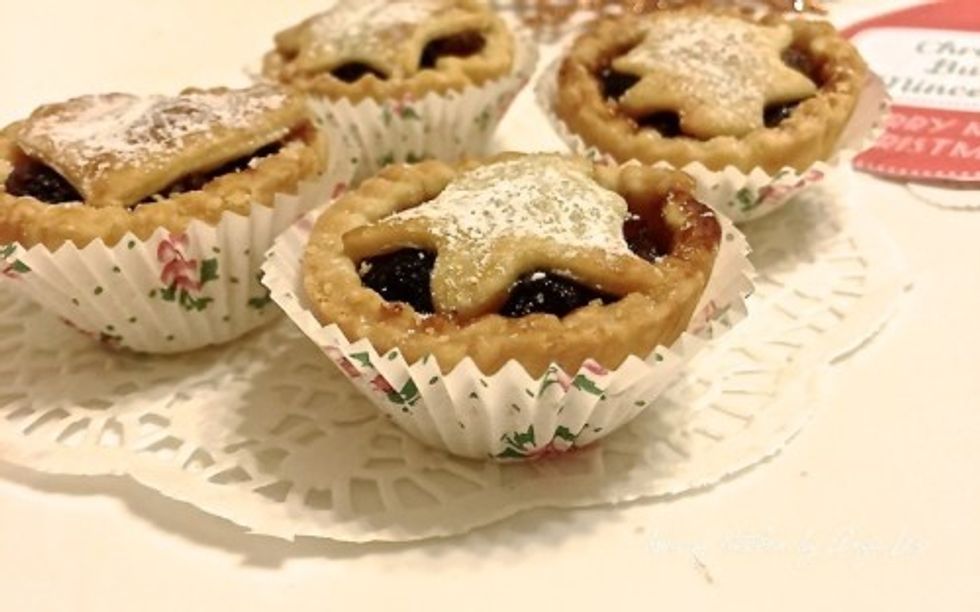 Mince pies are really delicious served warm or cold on their own. It tastes especially good with a gentle warming in the oven just before serving.