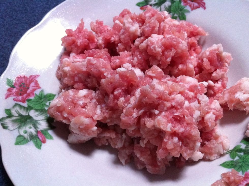 Minced meat of your choice. I use minced pork here.
