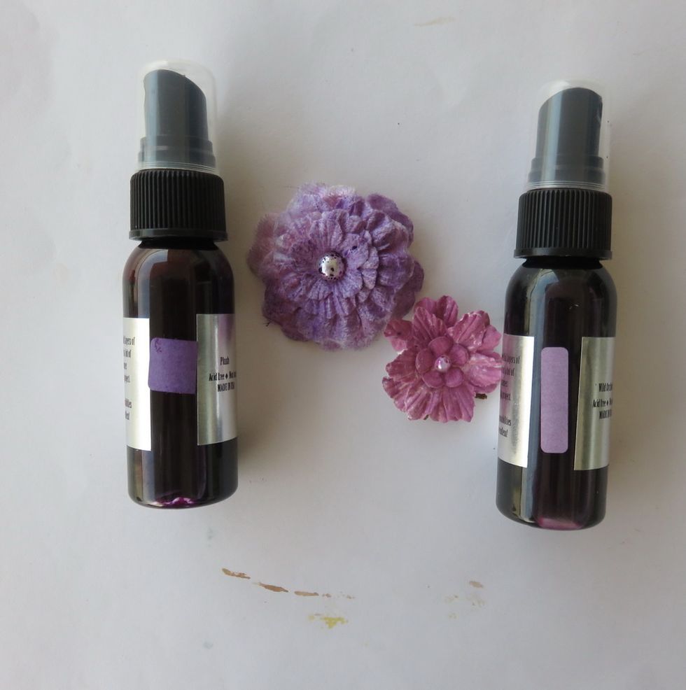 Mist the fabric and paper flower with Plush and Wild Orchid Colorations. See the difference of the colors, also it looks almost same hue on the bottle.