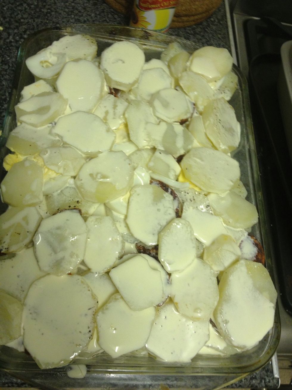 Mix 1 raw egg with sour cream (in my case with double cream as I was lazy and didn't go to the shop for sour cream) and pour it over the top.