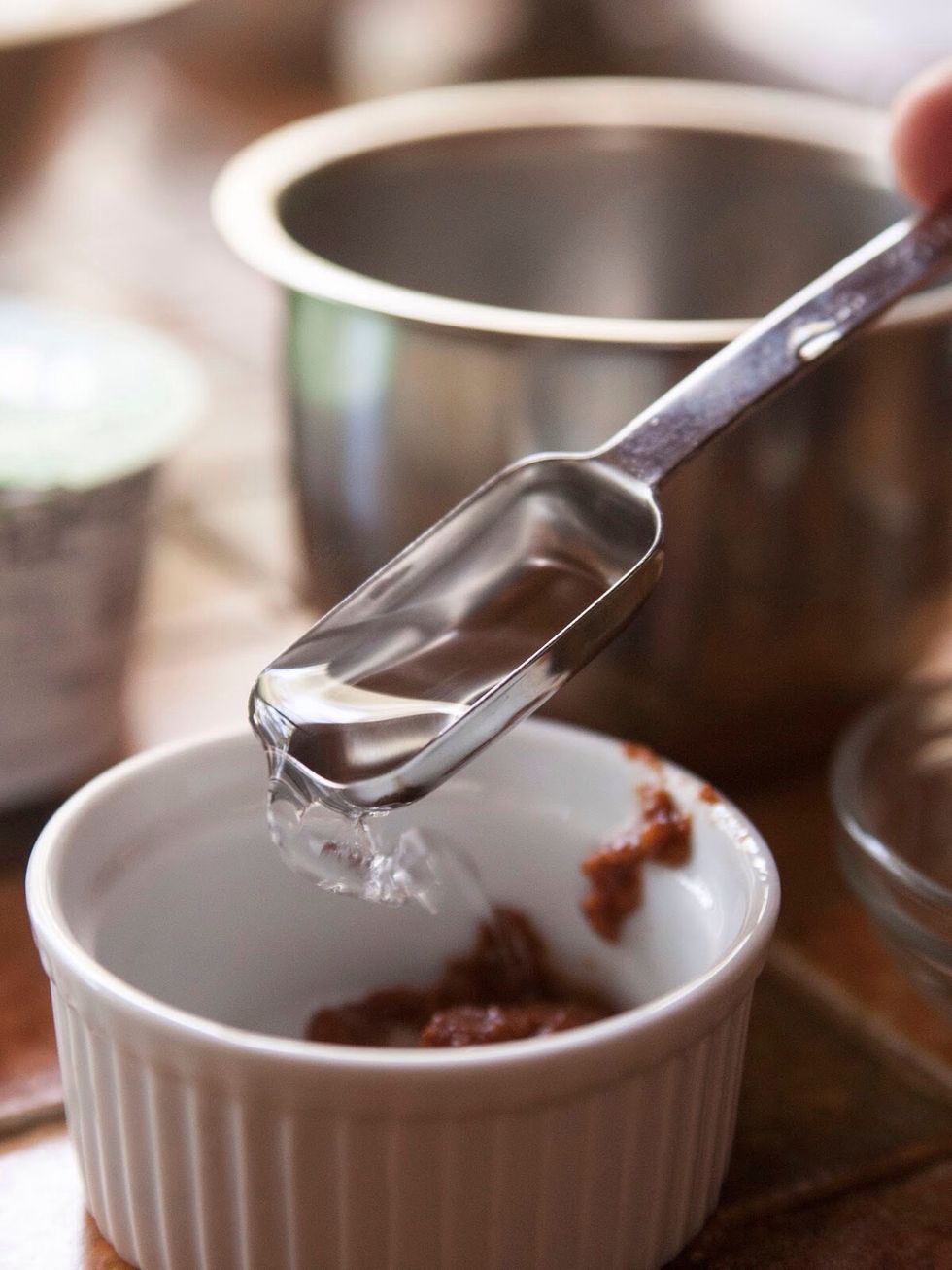 Mix 2 Tbs of hot water into the tamarind. Stir it together into a paste.