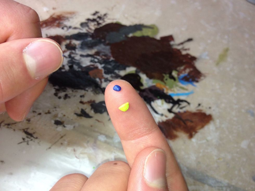 Mix a ball of Green Stuff (modelling putty) and mix it until it is a solid green.