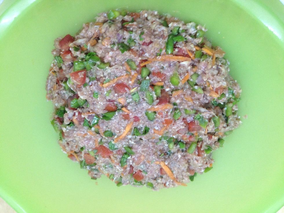 Mix all chopped vegetable to the beef.