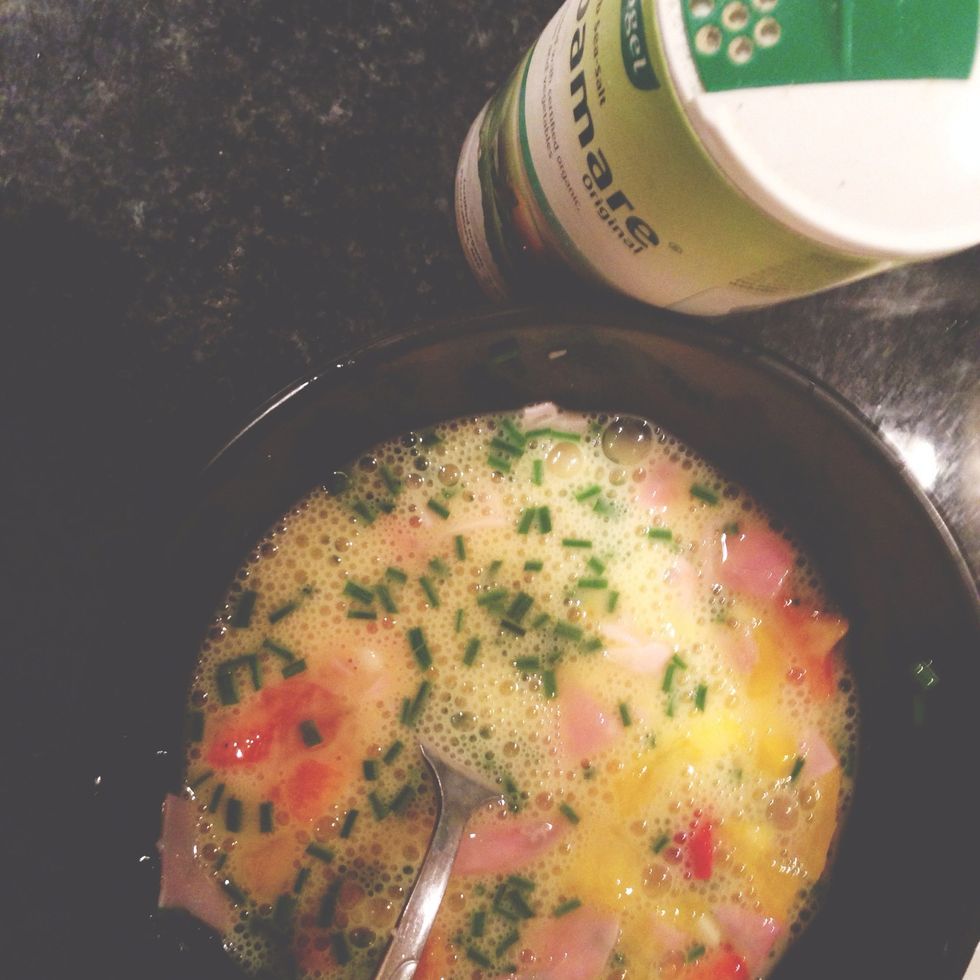 Mix all ingedients (except the feta in a bowl) and add a pinch of Herbamare