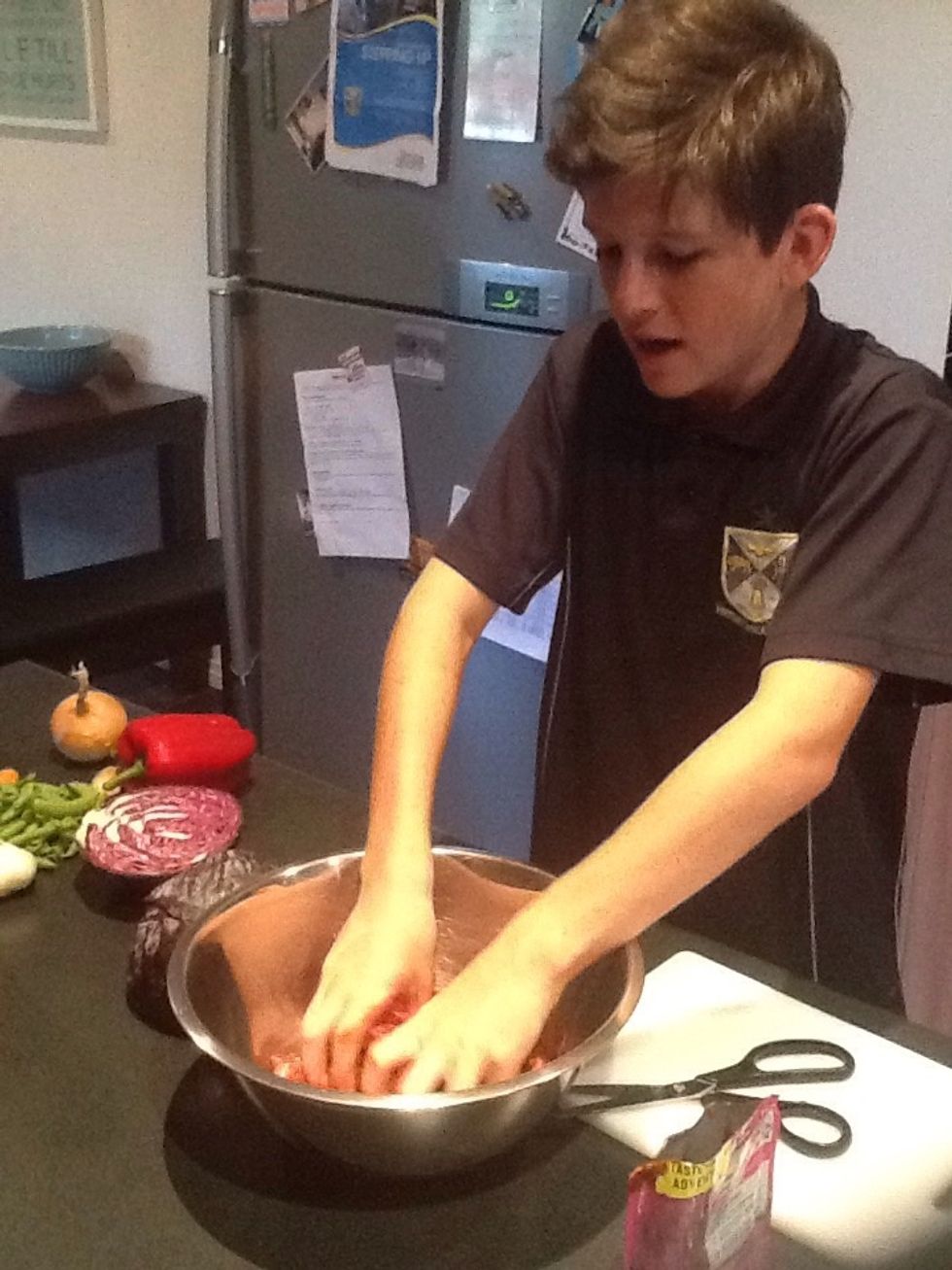 Mix all of the sirloin steak with the teriyaki sauce