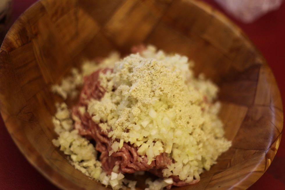Mix all the chopped onion, garlic, ginger and add some white pepper.