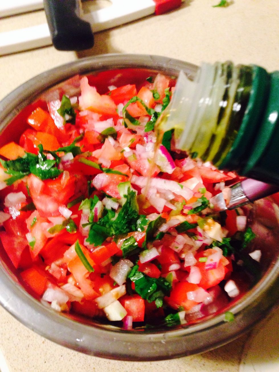 Mix all the ingredients and season them with lime, olive oil, salt and pepper