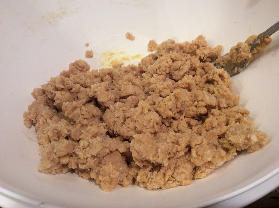 Mix all the ingredients in the bowl with the spoon until it looks like this.