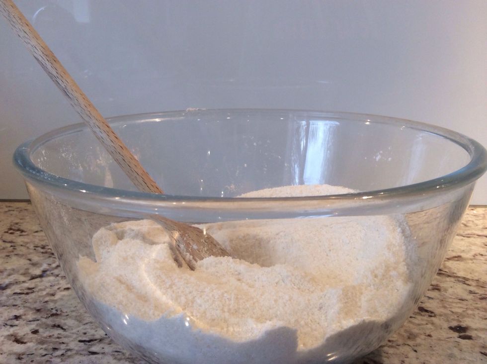Mix almond meal and icing sugar until well combined (1 minute)