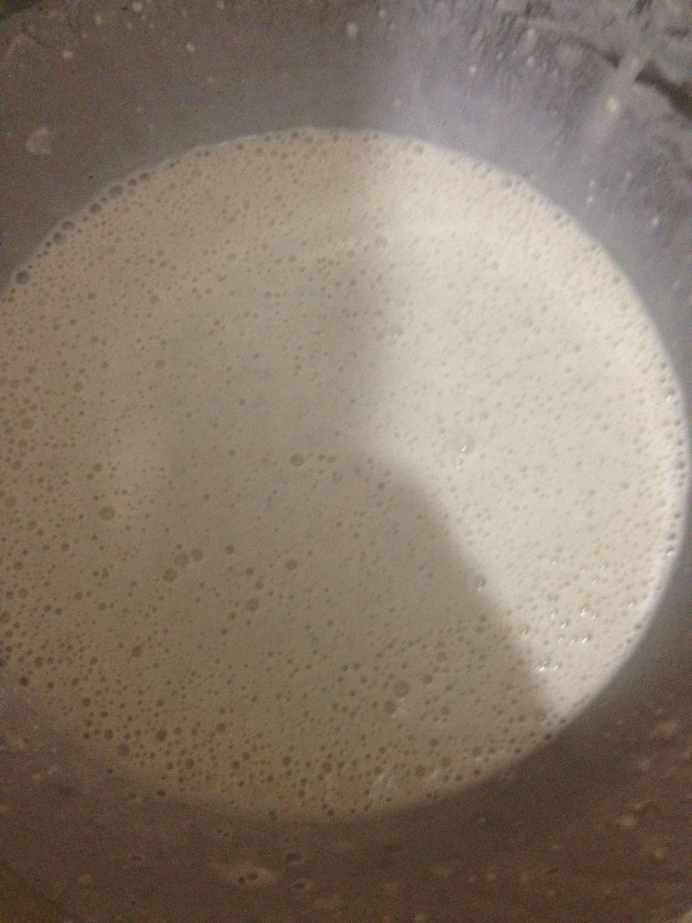 Mix and keep adding soda water until it can lightly coat the chicken.