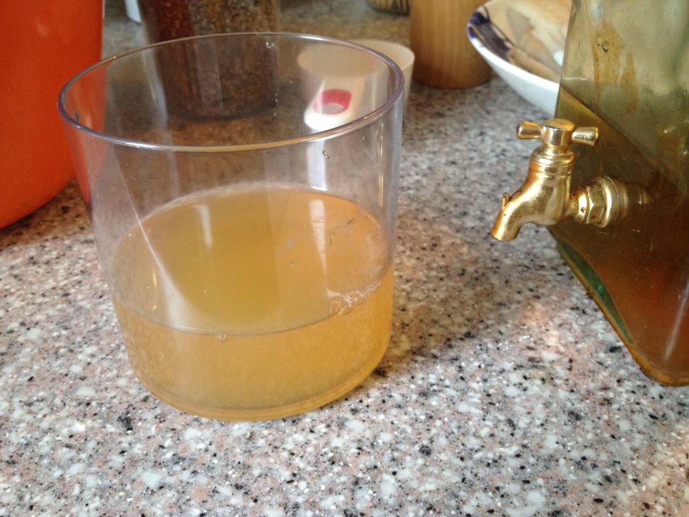 Mix apple cider vinegar and unrefined apple juice.