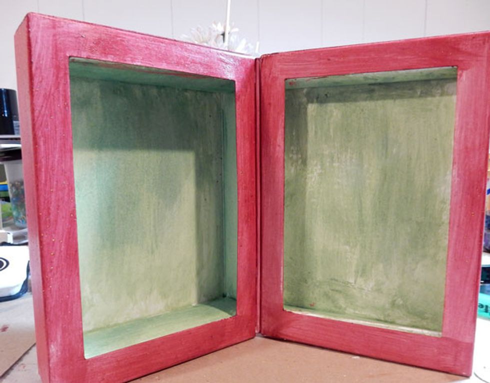 Mix Ash Velvet with Limeaid Velvet and paint the inside sections of the book.