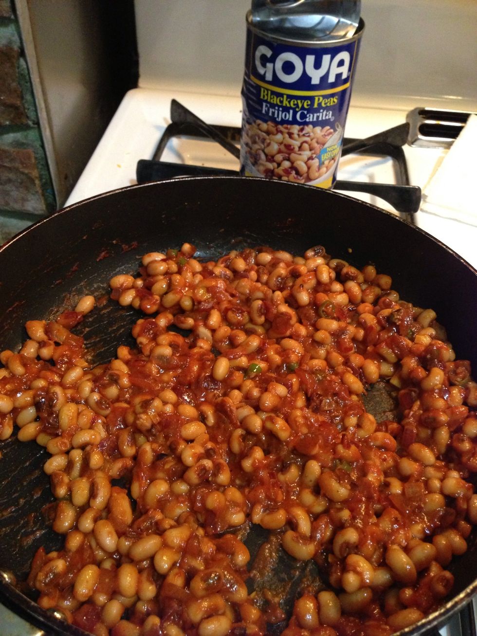 Mix black eyed peas, red chilli powder, garam masala, turmeric powder, cumin powder and salt as per taste