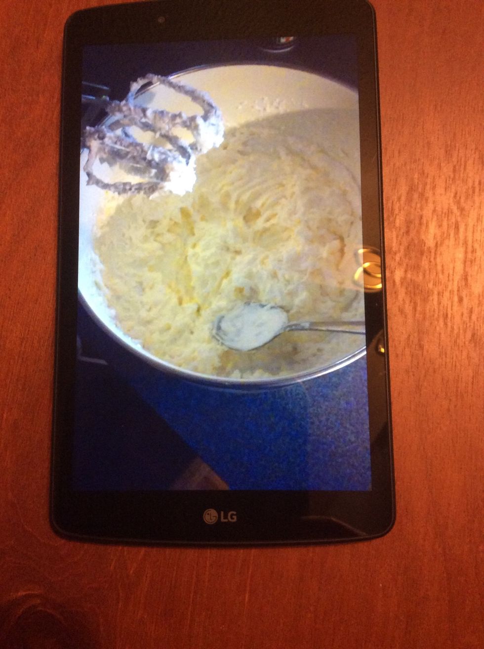 Mix/blend the cream cheese and sugar and fold in half the non-dairy whipped topping.