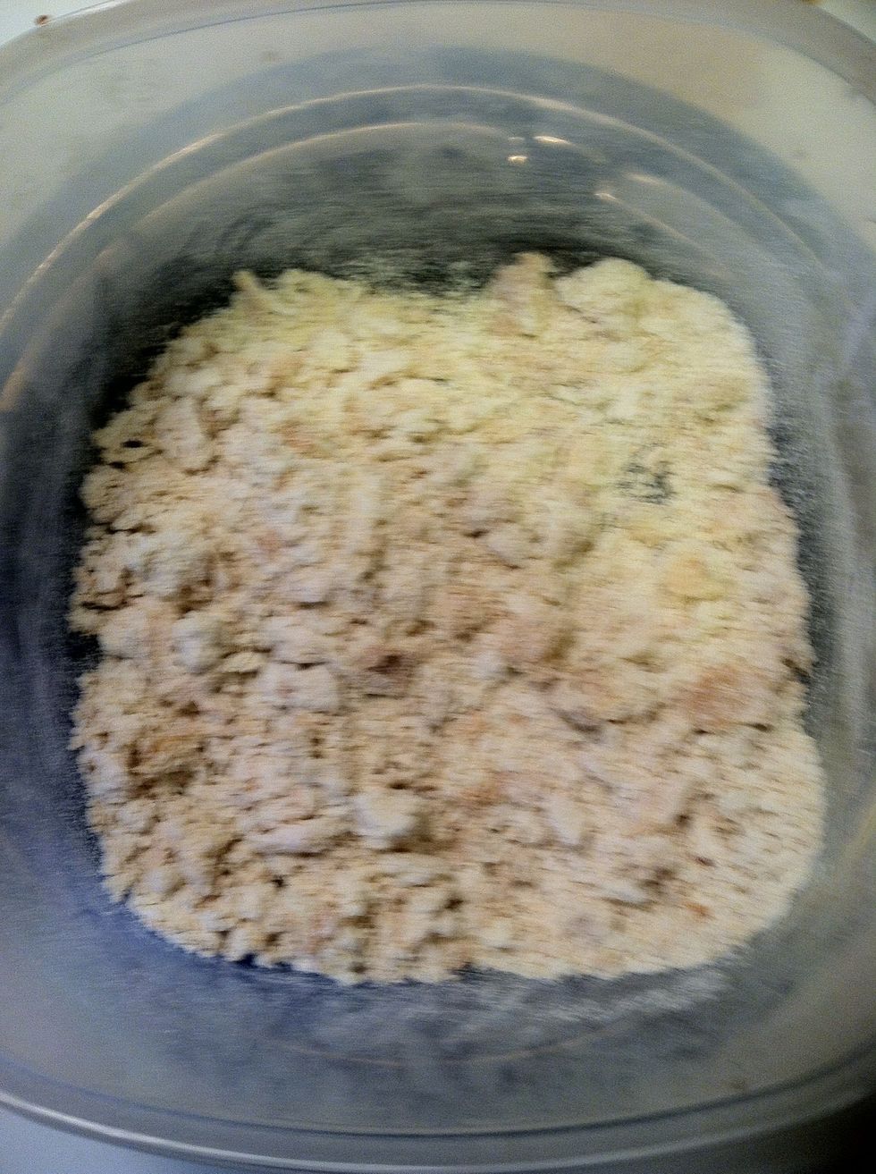Mix bread crumbs, onion powder, garlic powder, salt, and pepper together in bowl