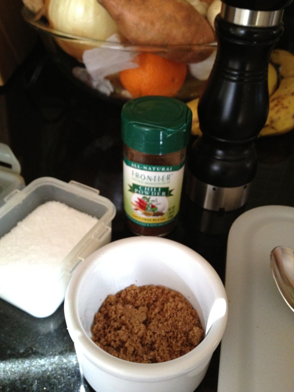 mix brown sugar, salt, pepper, and chili pepper together for your rub.