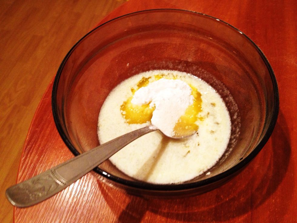 Mix butter, powdered sugar, vanilla sugar and salt for about 2mins.