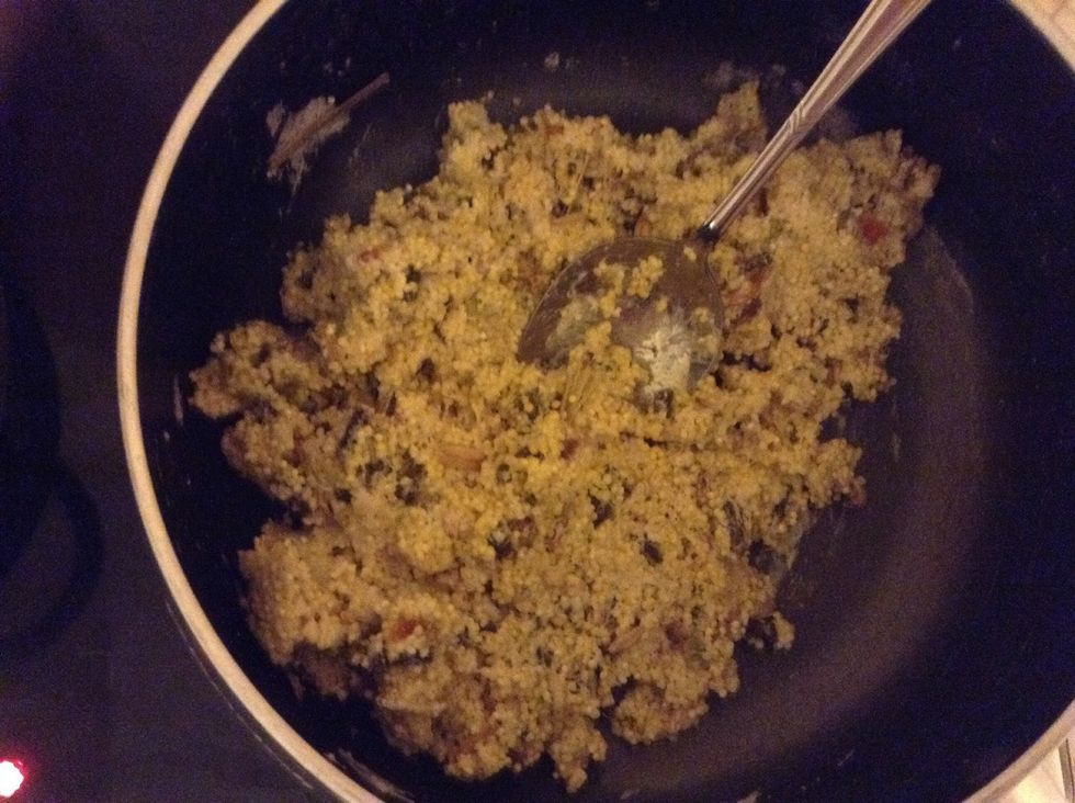 Mix carefully flour, water, gelatin, grains and syrup in one bowl