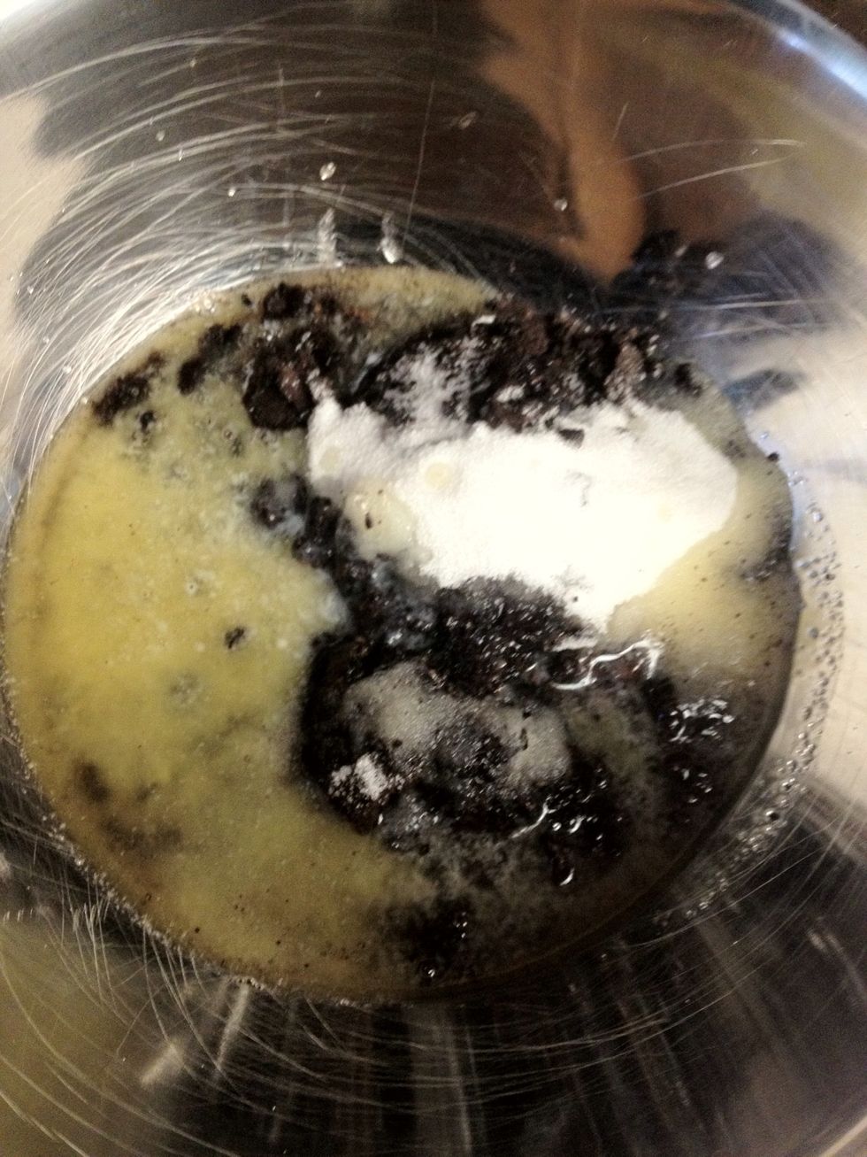 Mix cookie crumbs, 3 tbsp sugar, and melted butter together and press into a 9 inch spring pan.