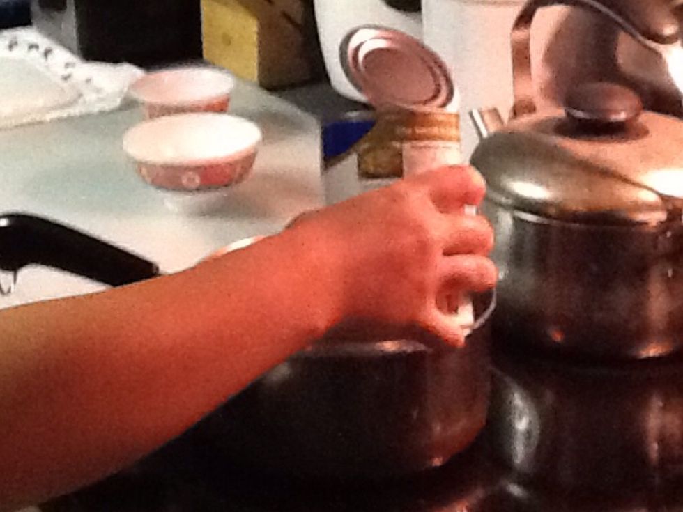 Mix cornstarch and 2 oz water until dissolved