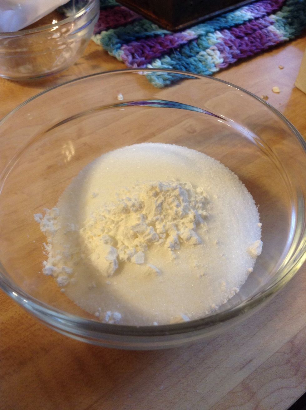 Mix cornstarch and sugar together well.