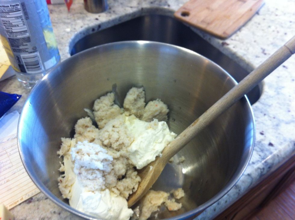 Mix cream cheese,milk, and Worcestershire sauce thoroughly. Then add crab and onions. Put in a greased shallow dish.