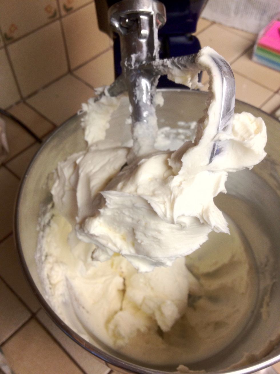 Mix cream cheese with 1/2 cup of sugar until blended.