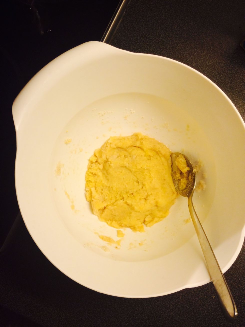 Mix dry Ingredients together with maple sirup, egg and oat milk.