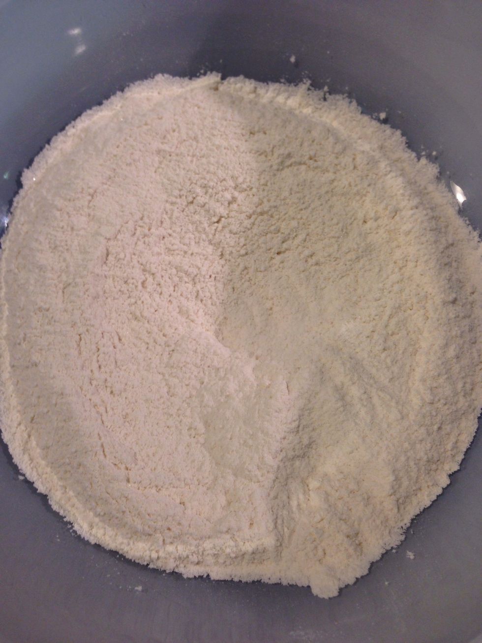 Mix dry ingredients with a spoon.