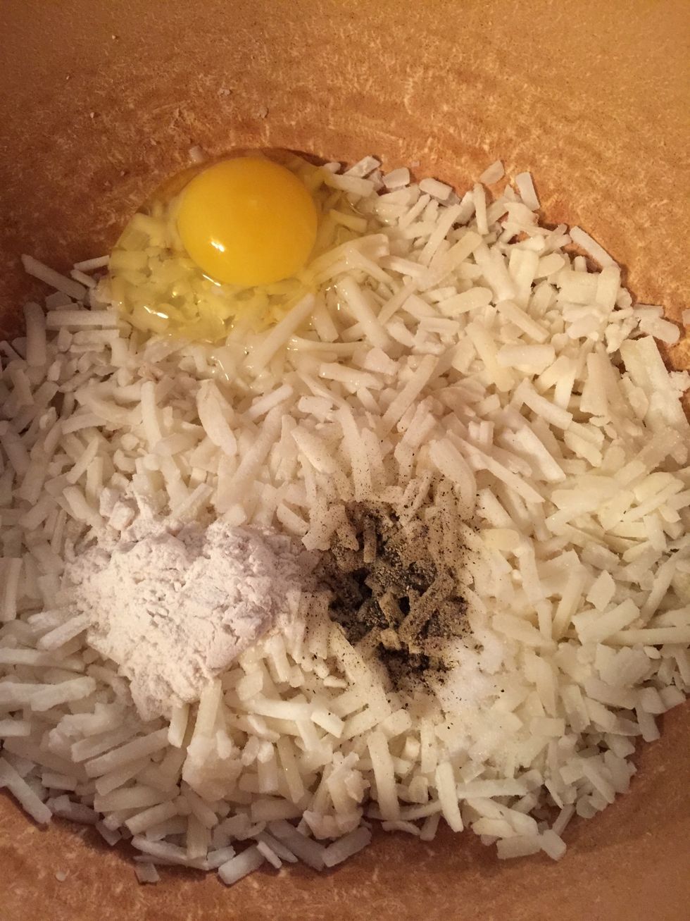 Mix egg, flour, salt and pepper