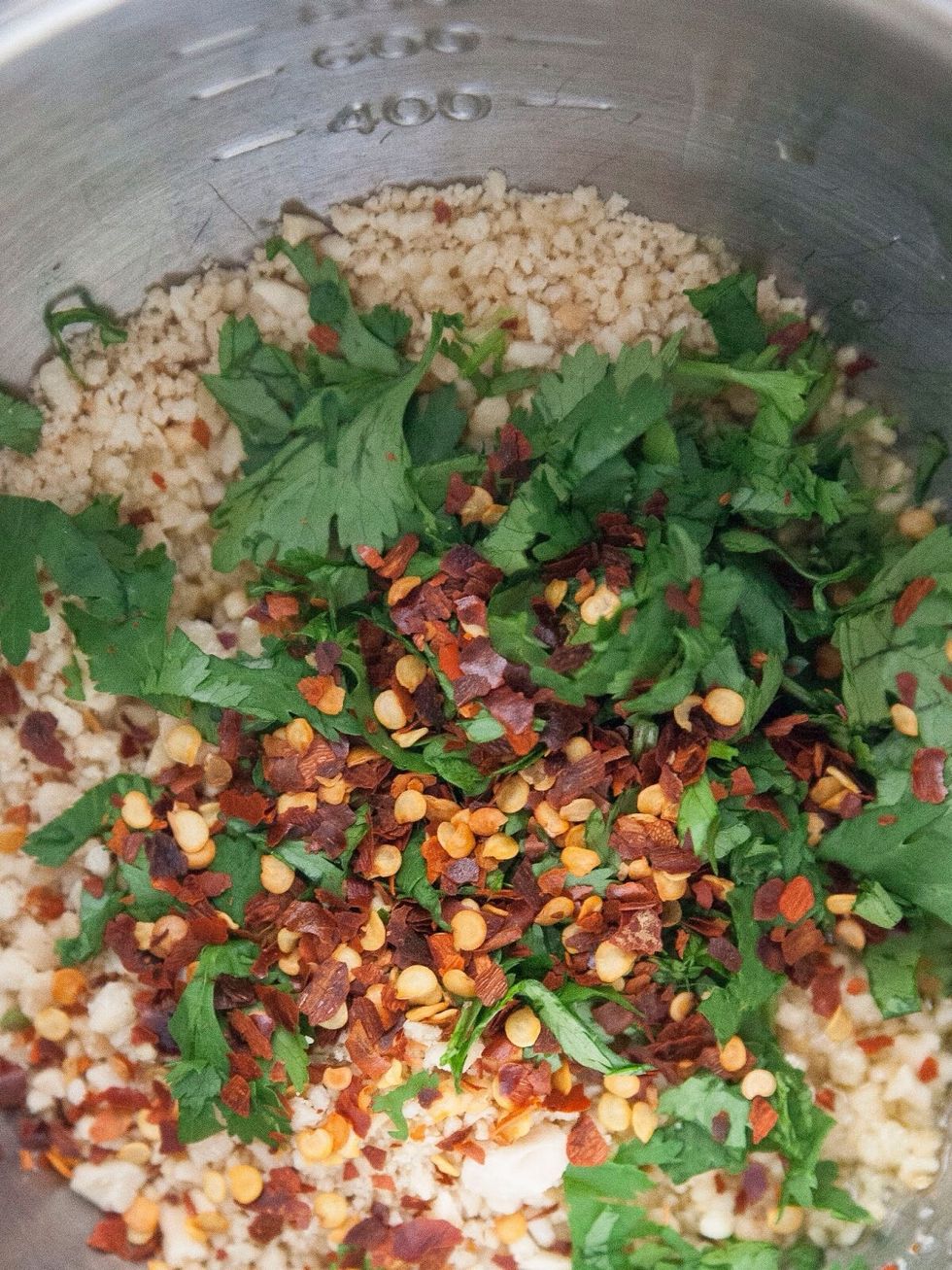 Mix everything together well.