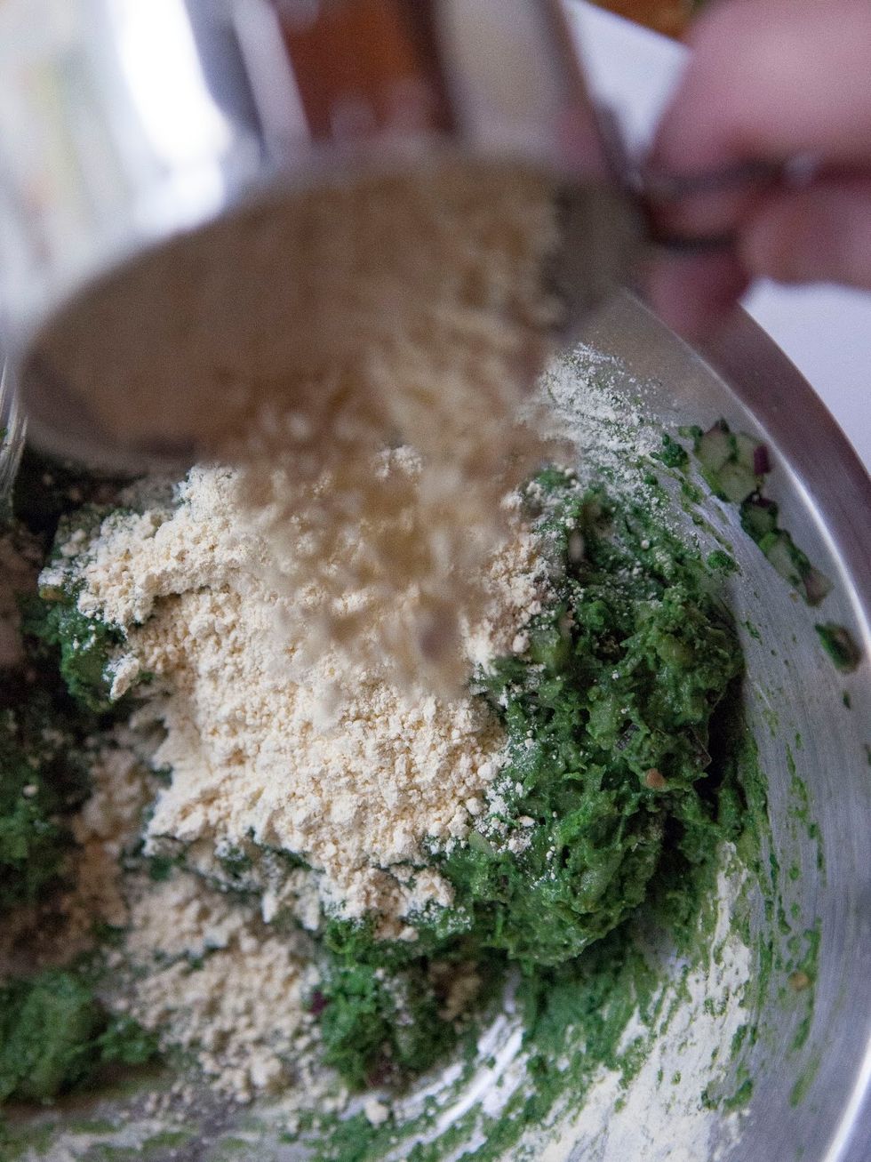 Mix everything together well.