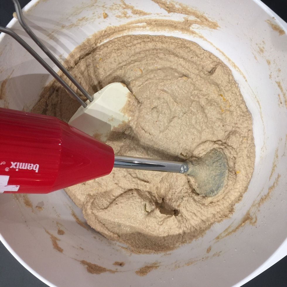 Mix flour and water until you have a smooth batter. I used a hand blender.. Then add the oil and the raisins(already soaked in warm water)