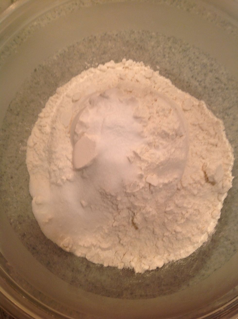 Mix flour, baking soda, and salt in a small bowl.